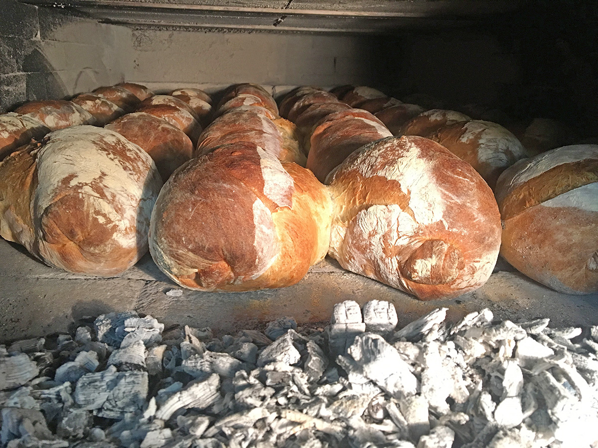 Broglis Hofladen Zeiningen Fricktal Holzofen Brot
